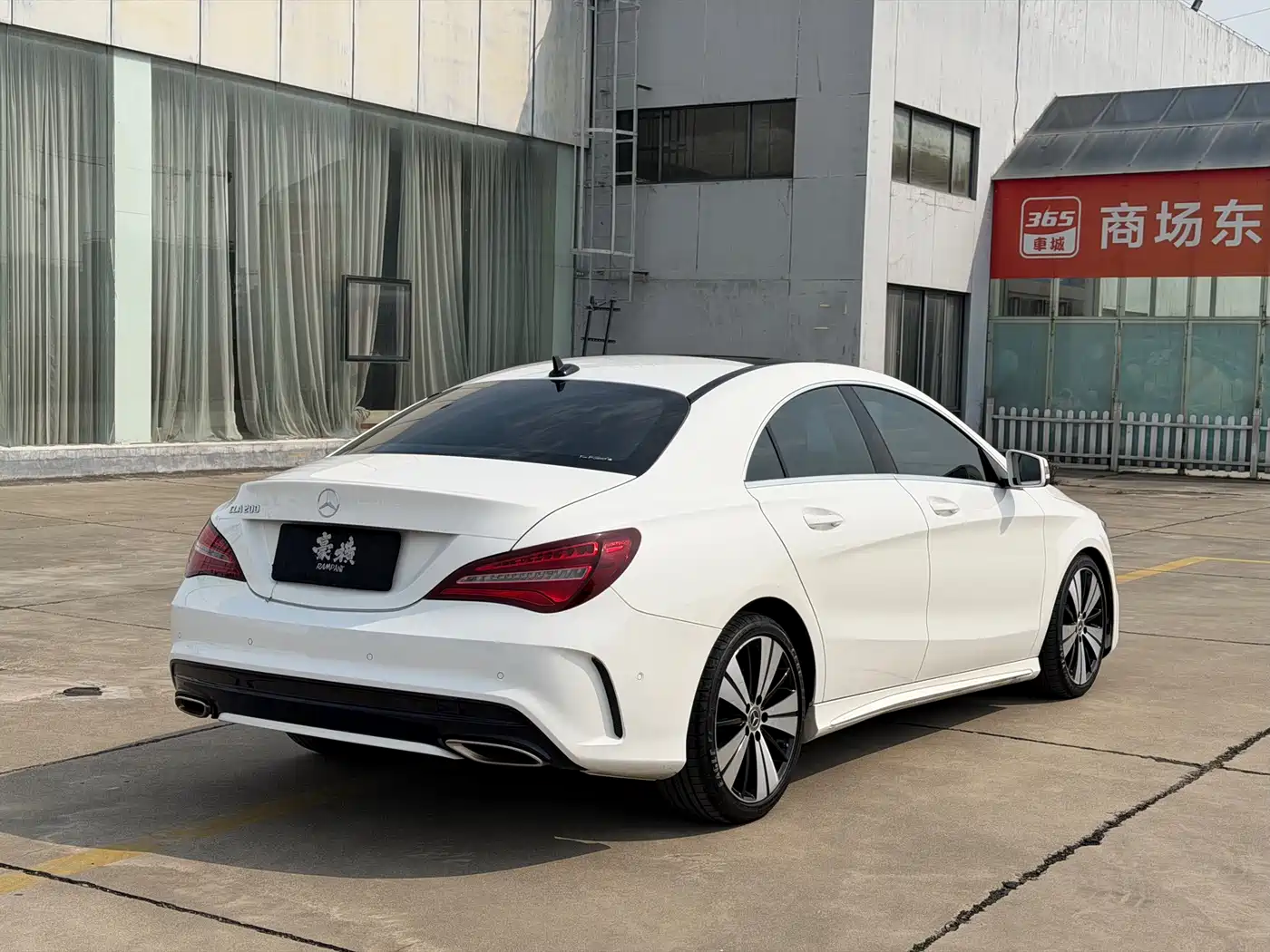 Mercedes-Benz CLA (Import) 2018 CLA 200 Fashion Edition фото 5