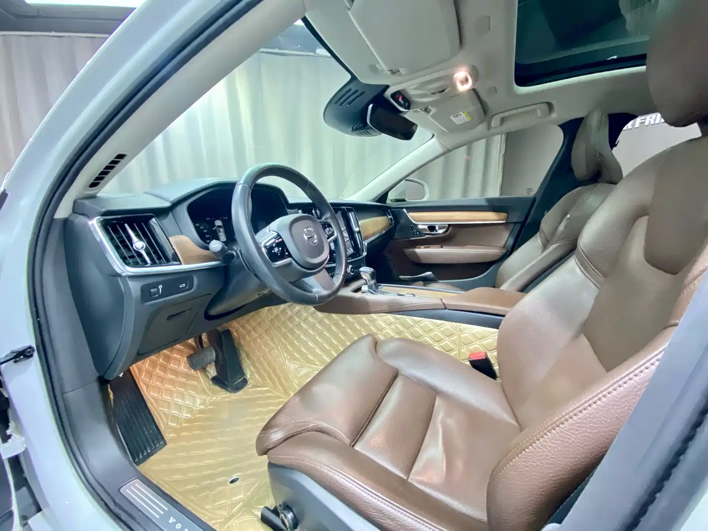 Фото 9 - Volvo S90