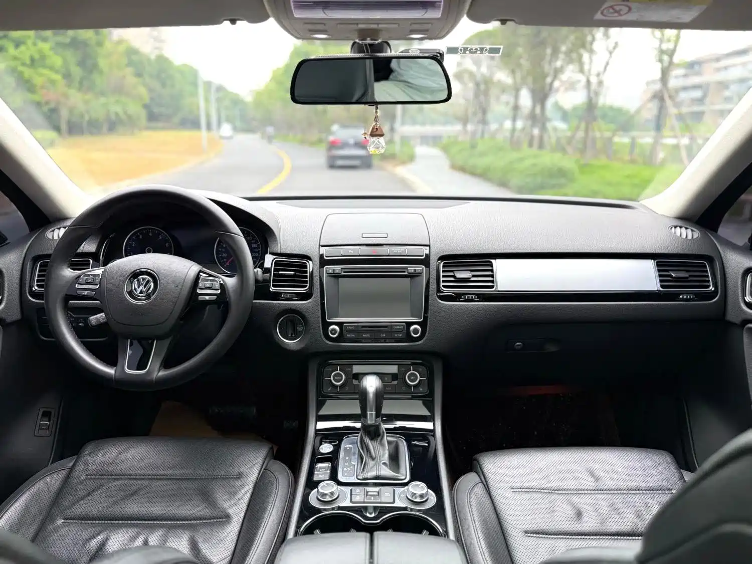 Фото 4 - Volkswagen Touareg