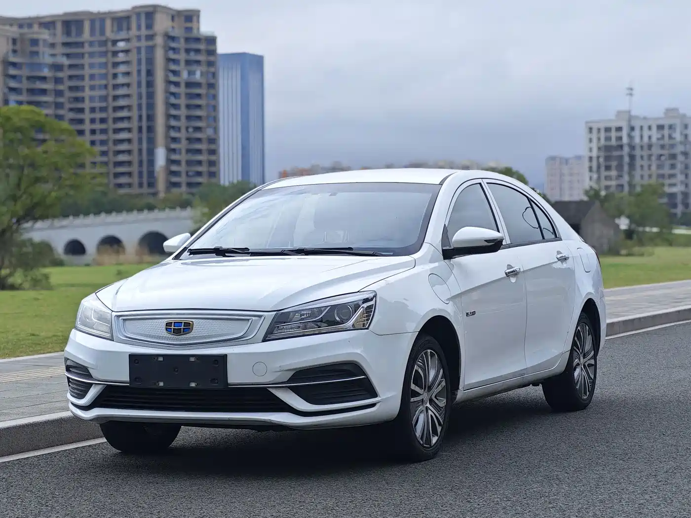 Geely Emgrand New Energy 2018 — пригон из Китая