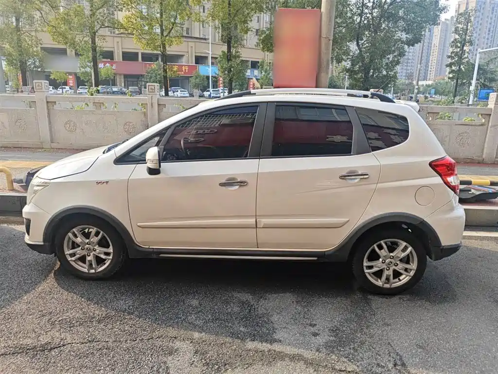 Changan CX20 2016 2014 1.4L IMT Sunroof Navigation Edition (China V)
