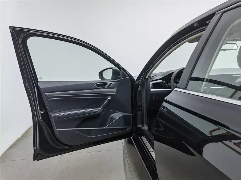 Volkswagen Lavida 2021 1.5L Auto Comfort Edition фото 8