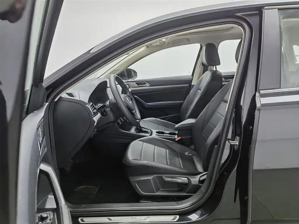 Volkswagen Lavida 2021 1.5L Auto Comfort Edition фото 10
