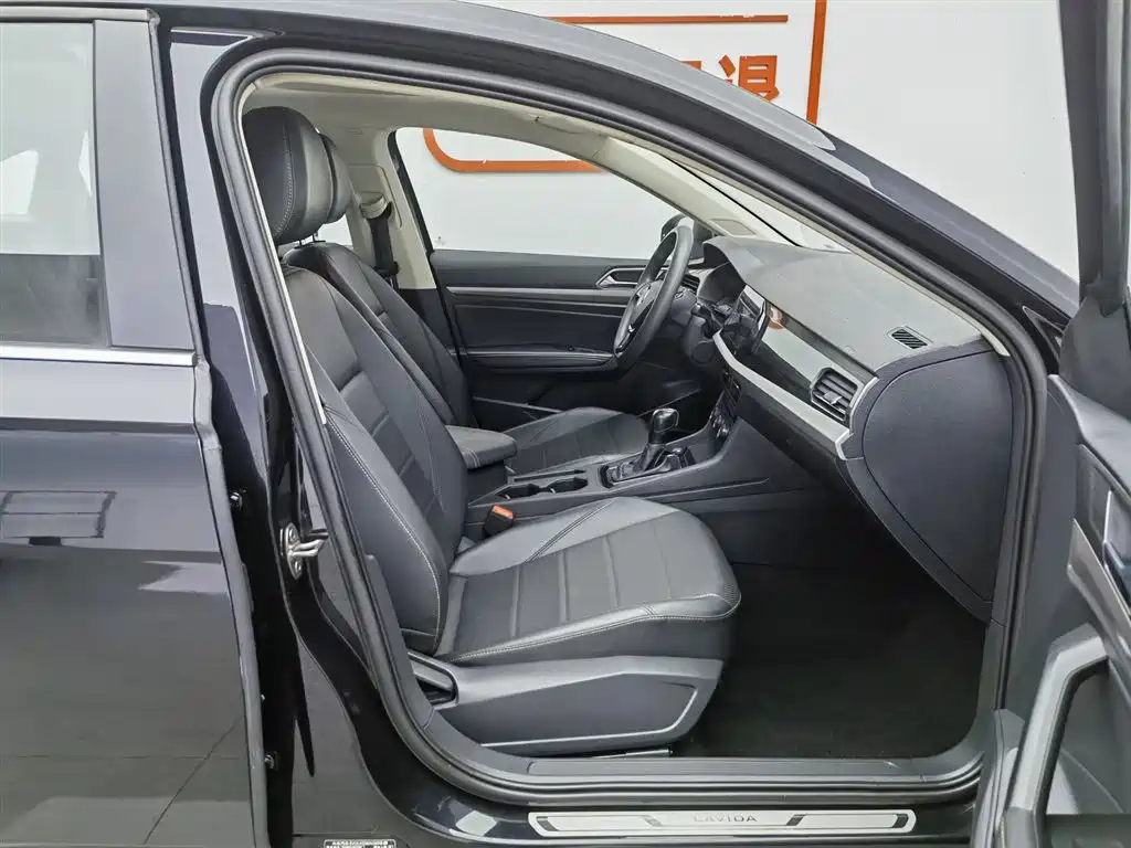Volkswagen Lavida 2021 1.5L Auto Comfort Edition фото 23