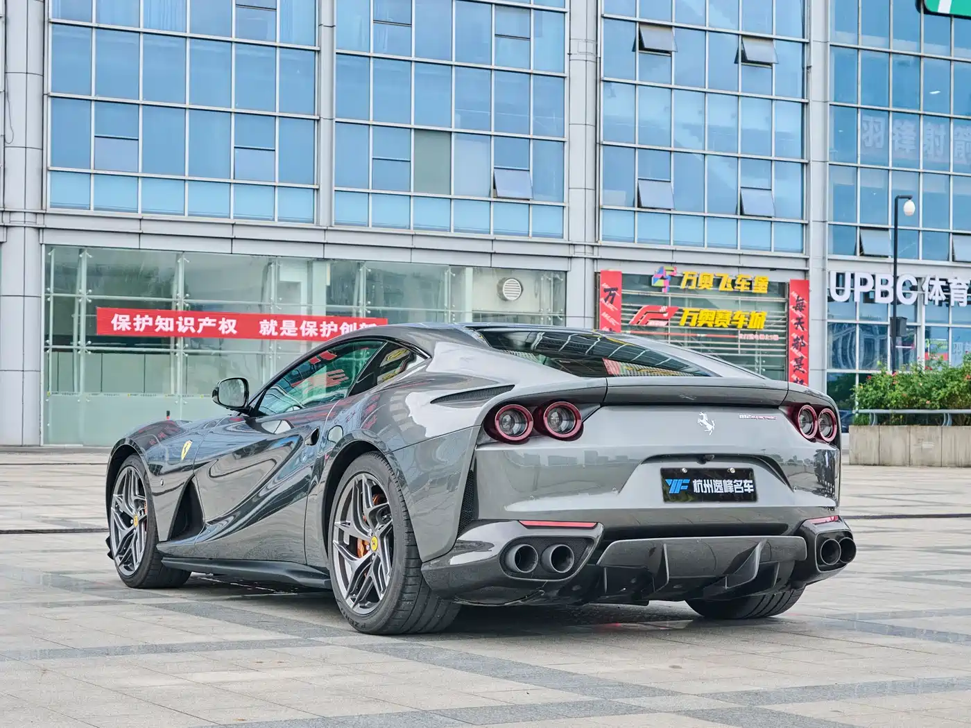 Ferrari 812 2019 2017 6.5L Superfast