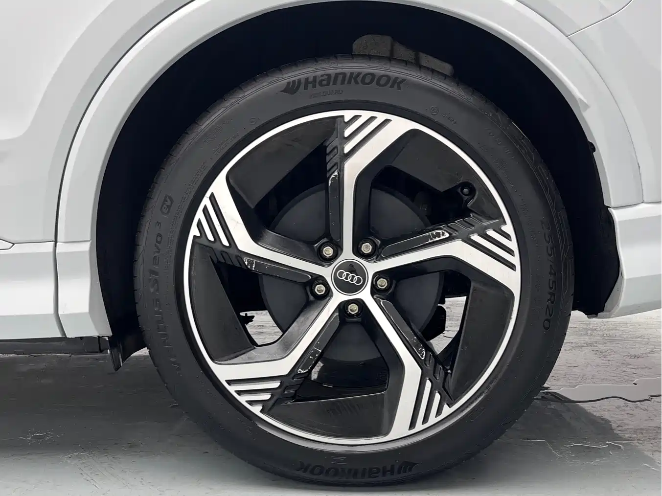 Audi Q4 e-tron 2022 50 e-tron quattro Innovation Edition фото 13
