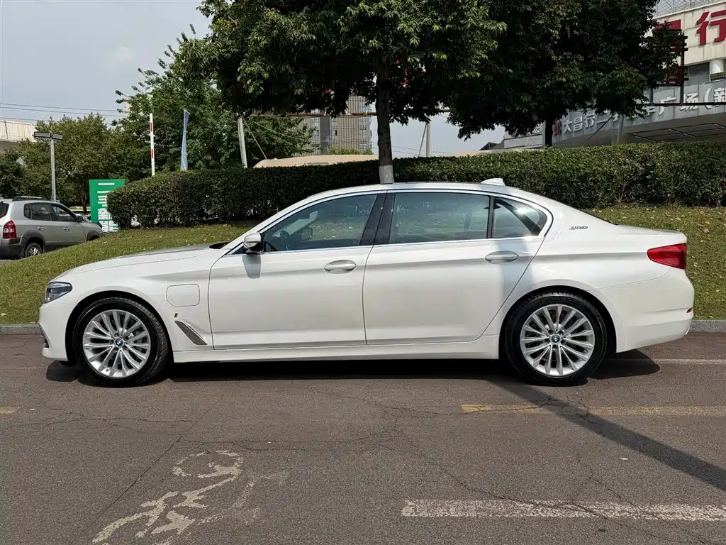 BMW 5 SERIES NEW ENERGY