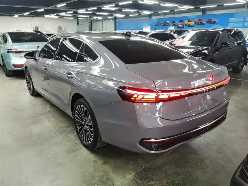 Volkswagen Passat 2025 Pro 380TSI Dragon Prestige Edition фото 5