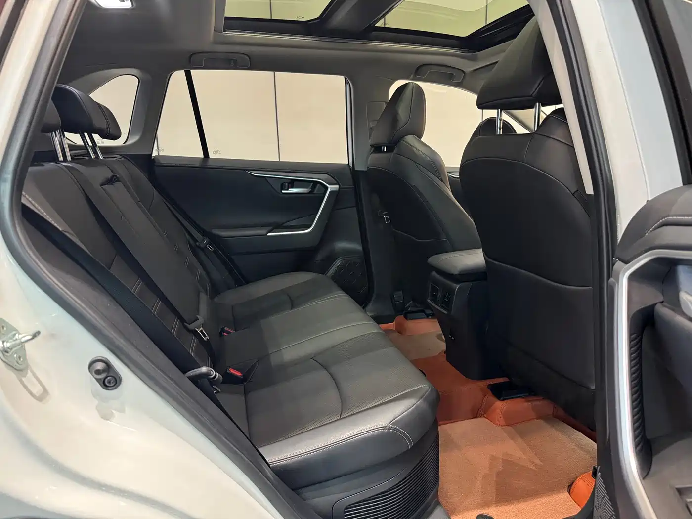Toyota Wildlander 2023 Hybrid 2.5L E-CVT AWD Premium Edition фото 9
