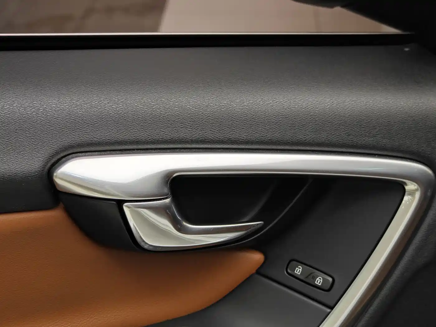 Фото 8 - Volvo S60