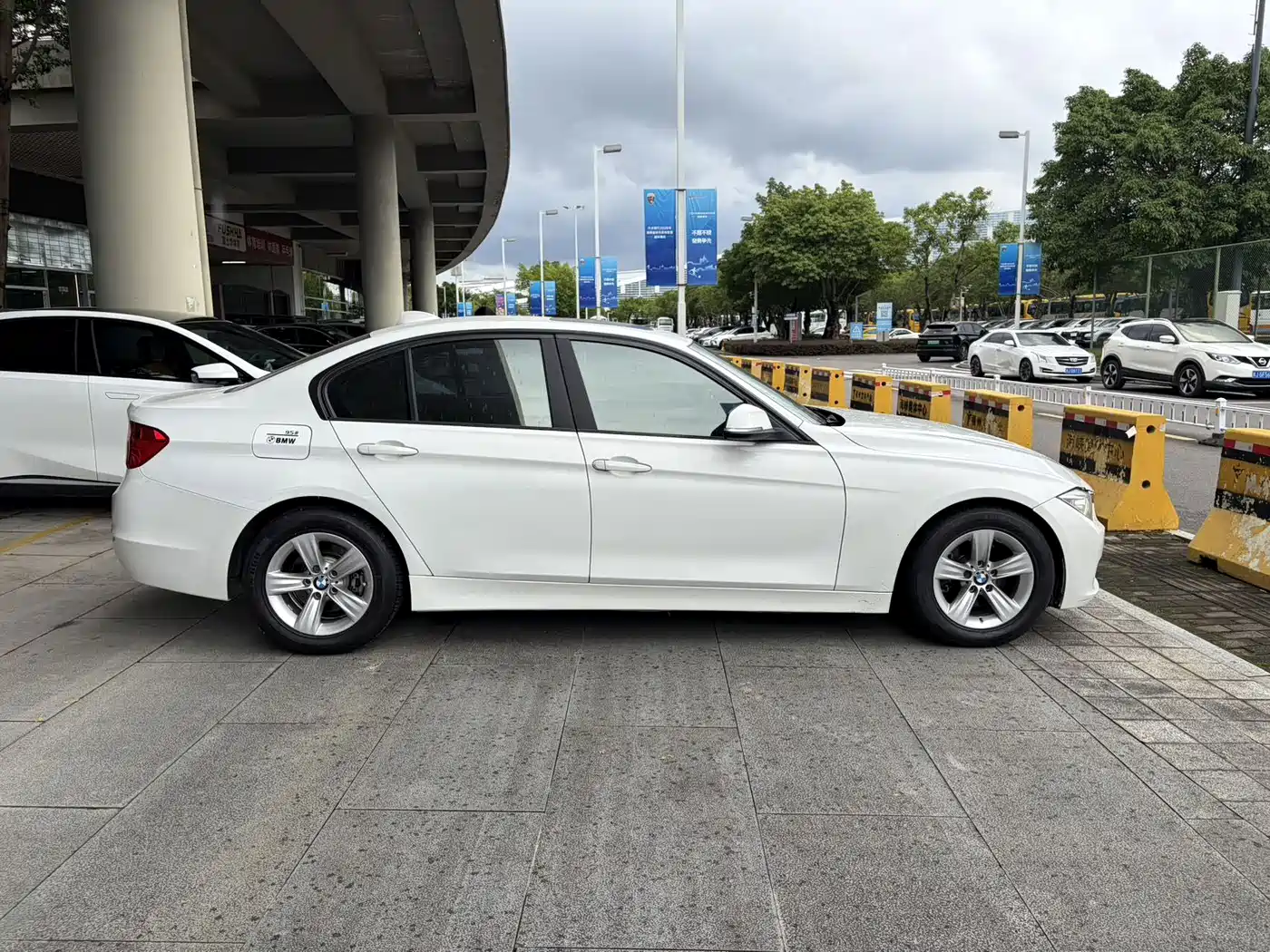 Photo 8 - BMW 3 Series