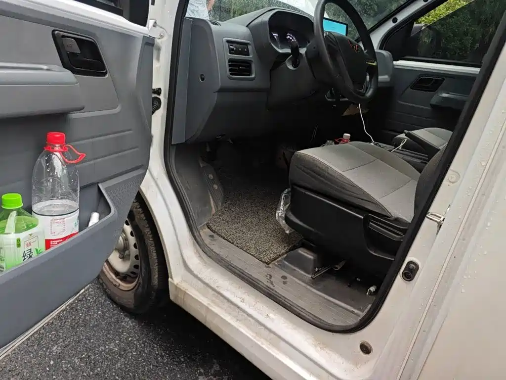 Wuling Motors Wuling Yangguang 2026 2024 300KM Comfort Bus Version 75kW