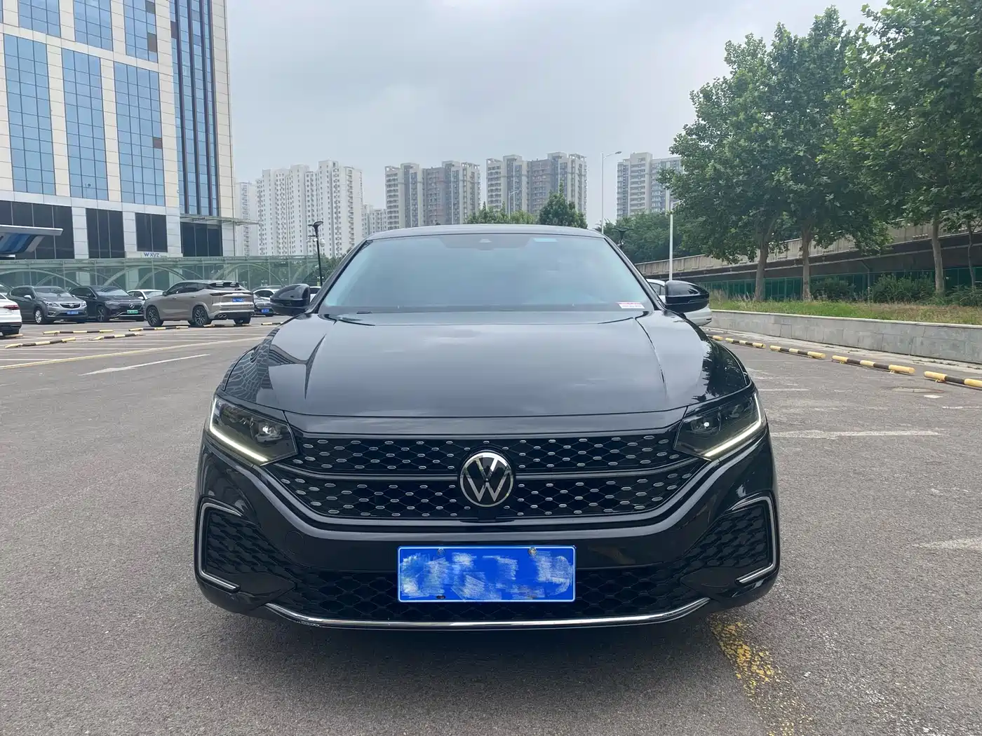 Volkswagen Passat 2022 330TSI Starlight Luxury Edition фото 2