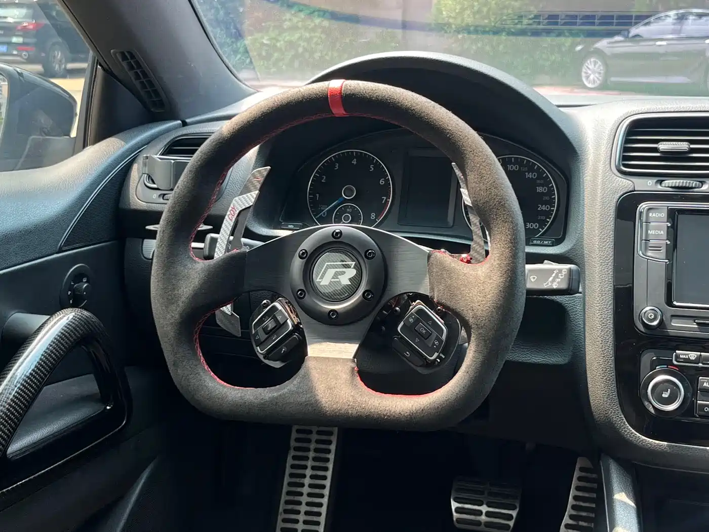 Volkswagen Scirocco 2011 Model R 2.0TSI фото 12