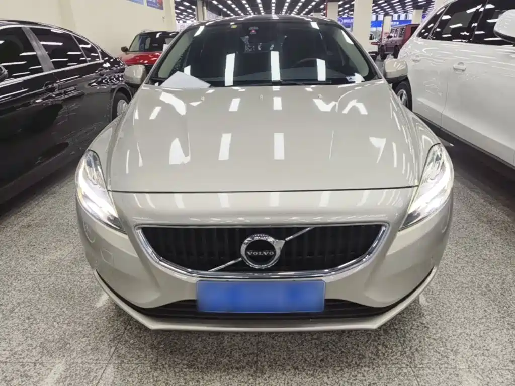 صورة 3 - Volvo V40