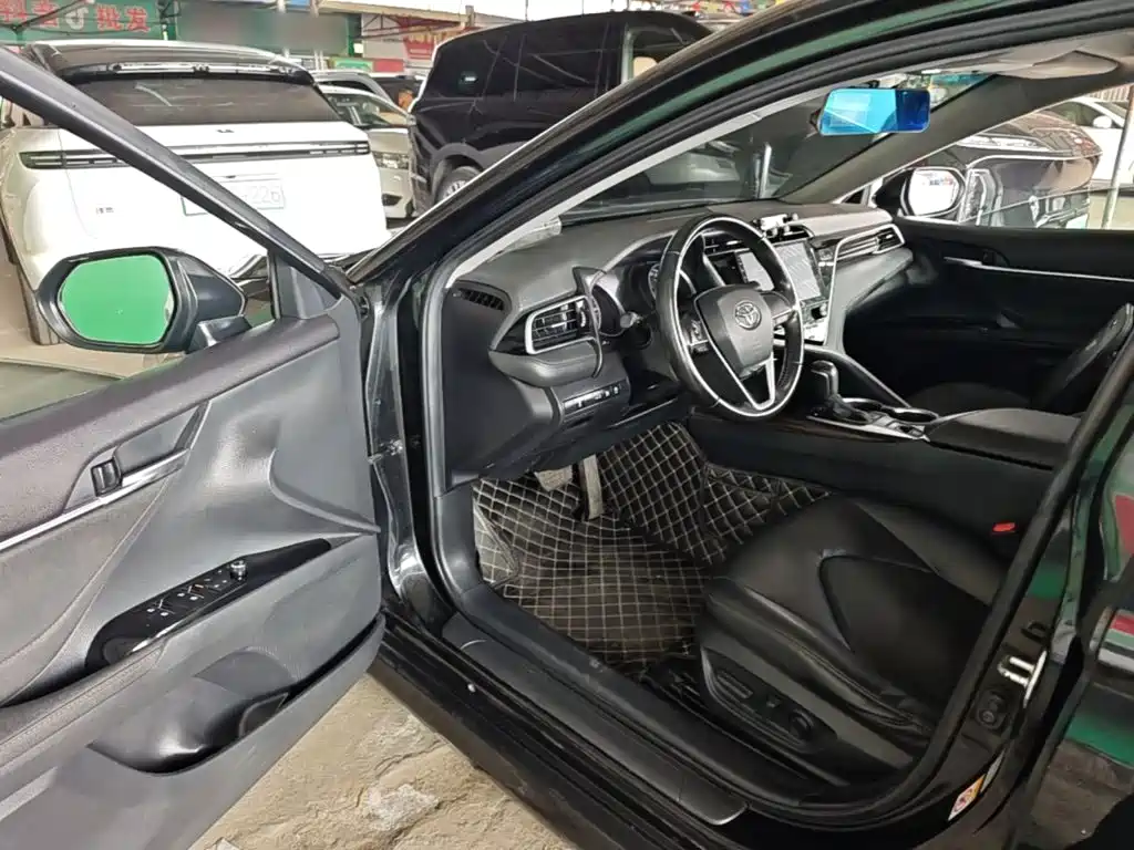Photo 16 - Toyota Camry