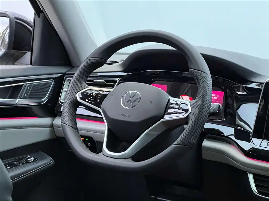 Volkswagen Teramont 2024 380TSI 4WD Dragon Glory Edition фото 32