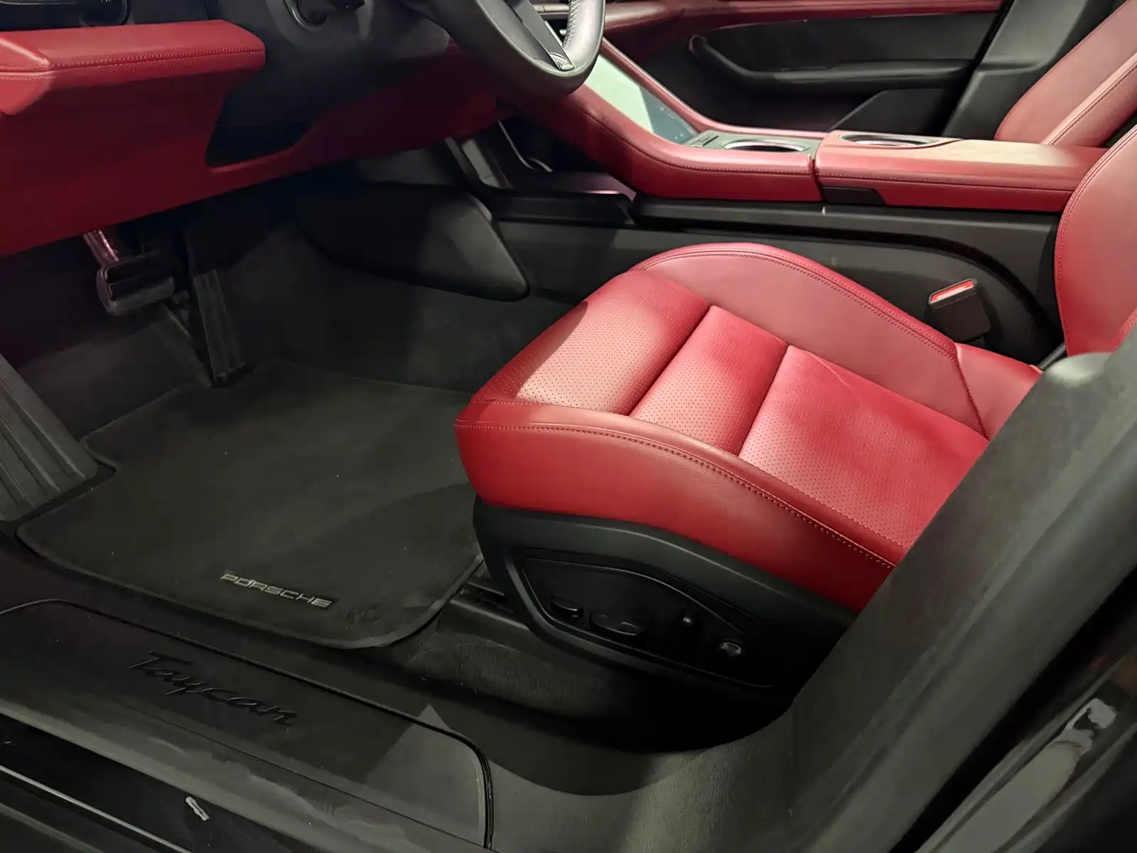 صورة 8 - Porsche Taycan