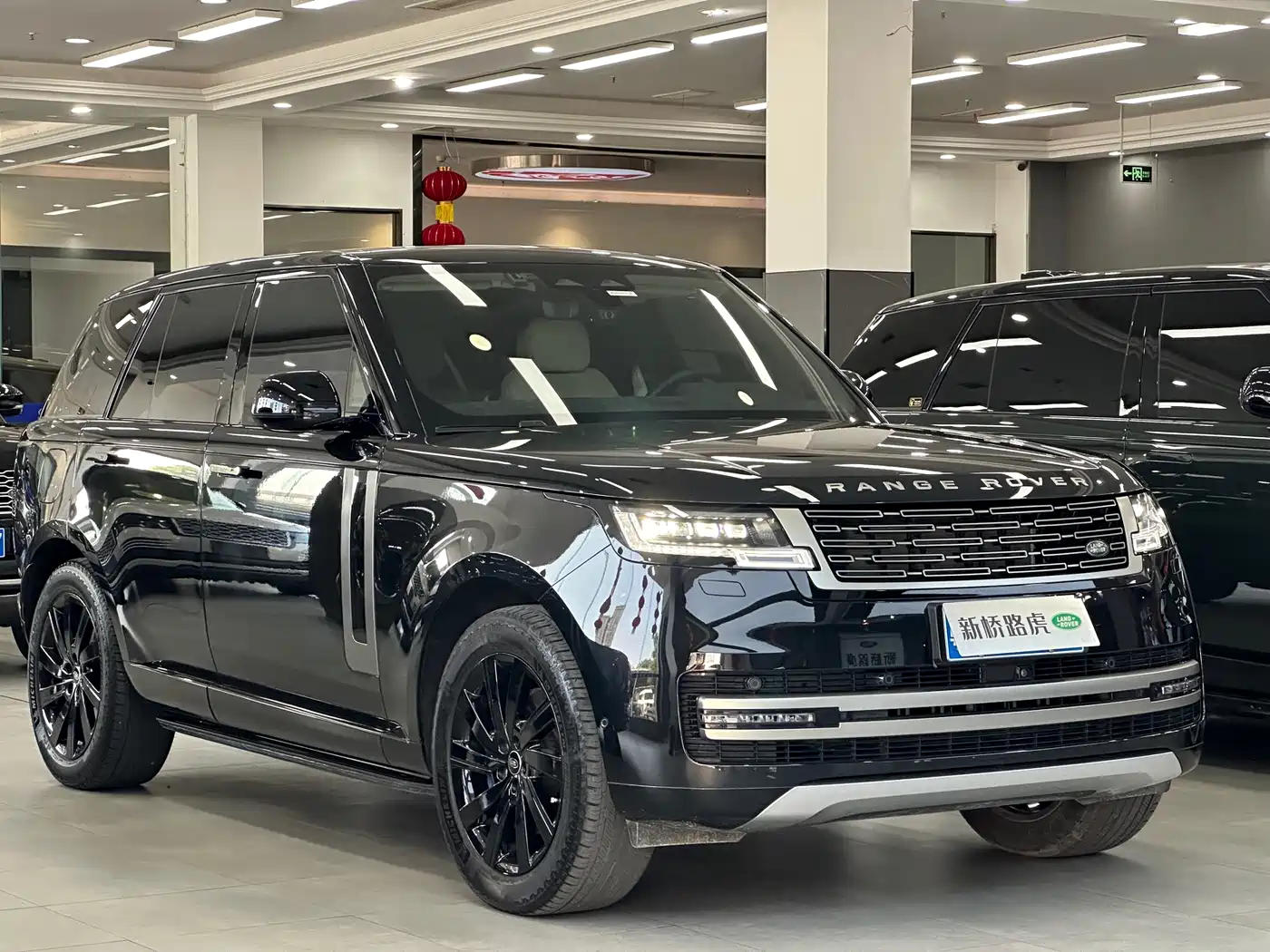 Land Rover Range Rover 2023 3.0 L6 360PS Golden Age Edition фото 3