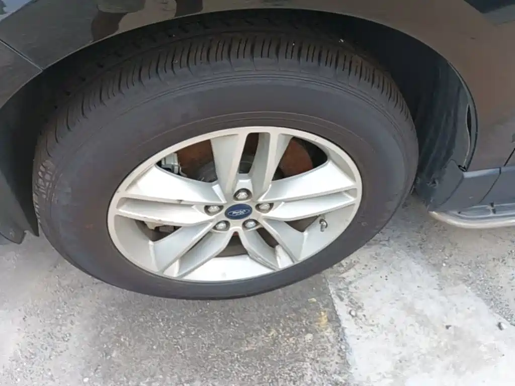 Фото 23 - Ford Edge