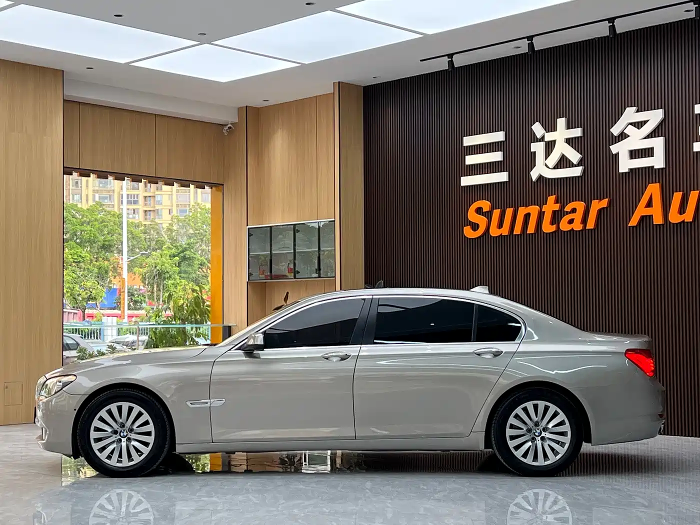 BMW 7 Series 2010 750Li фото 12