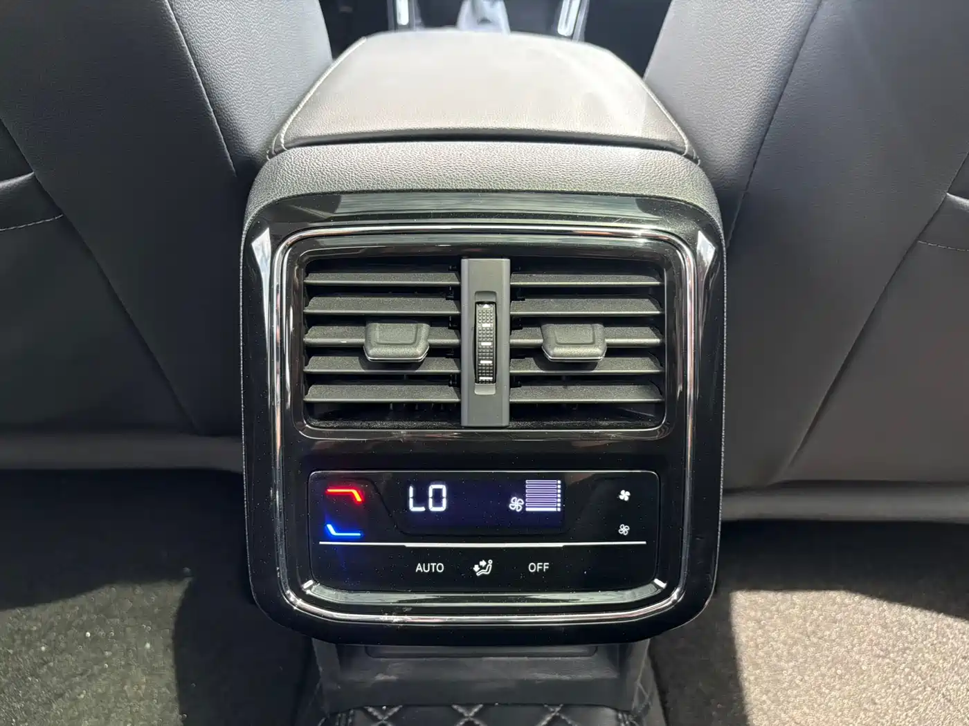 Volkswagen Passat 2024 380TSI Elite Edition фото 21