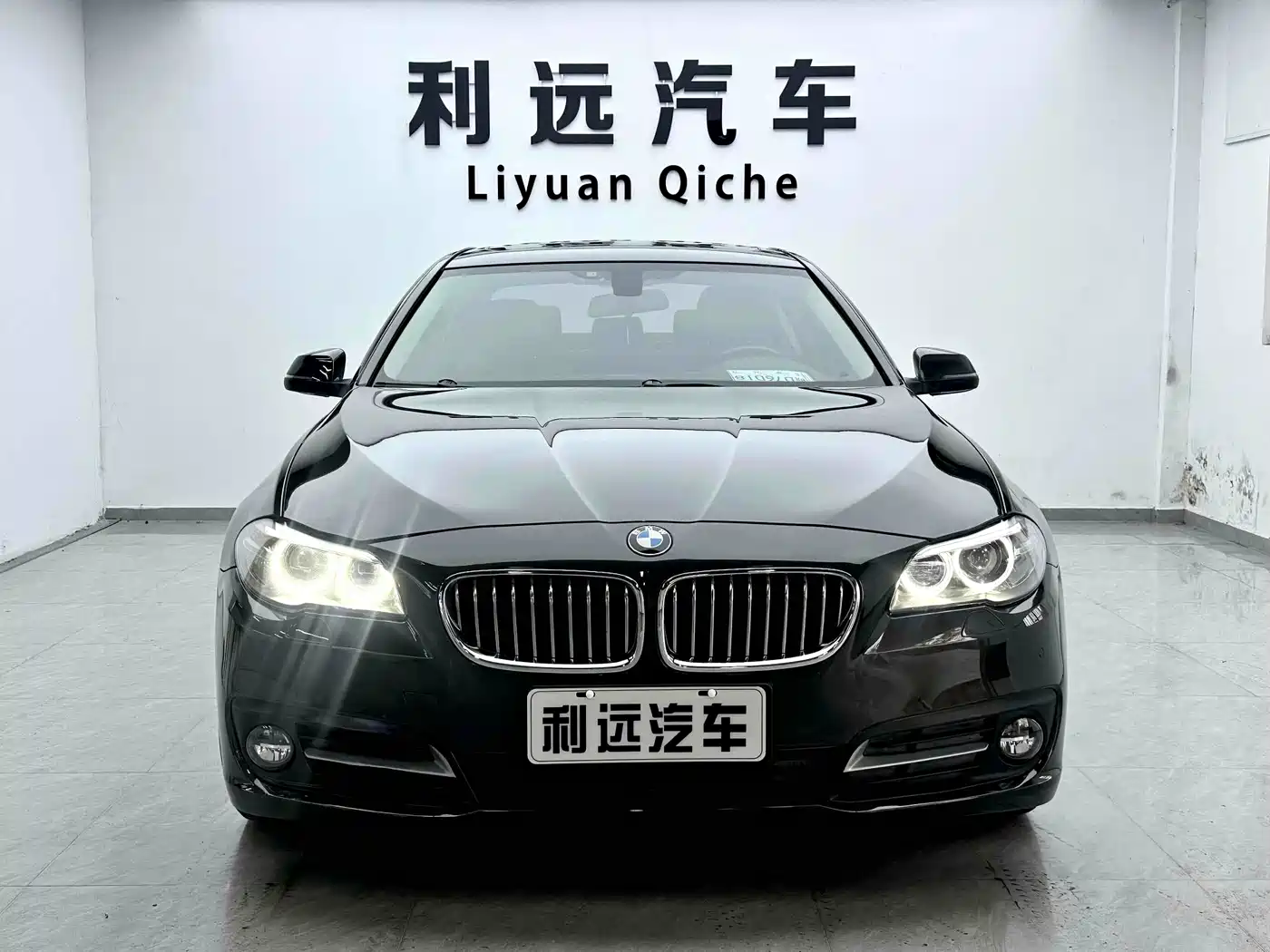 BMW 5 Series 2017 525Li Leading Edition фото 2