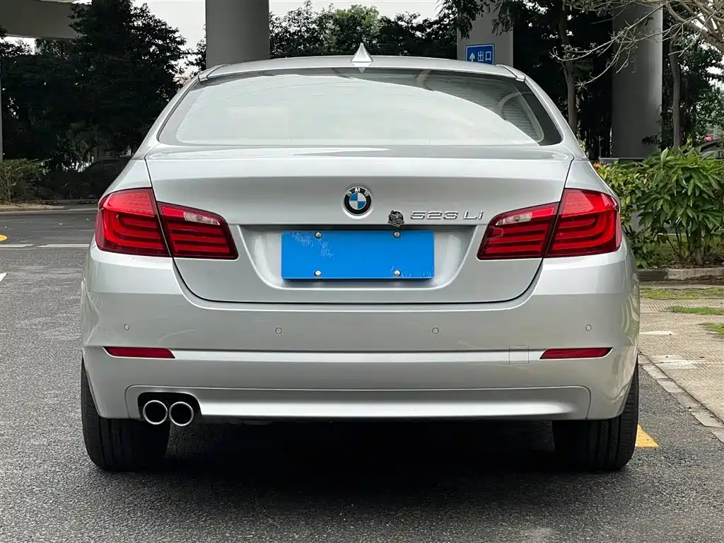 BMW 5 Series 2011 523Li Leading фото 21