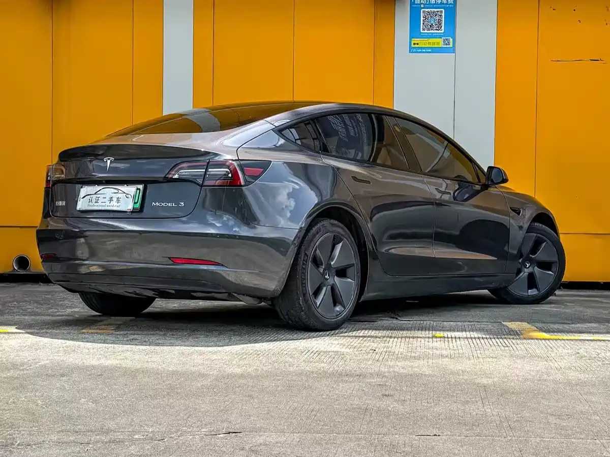 Фото 3 - Tesla Model 3