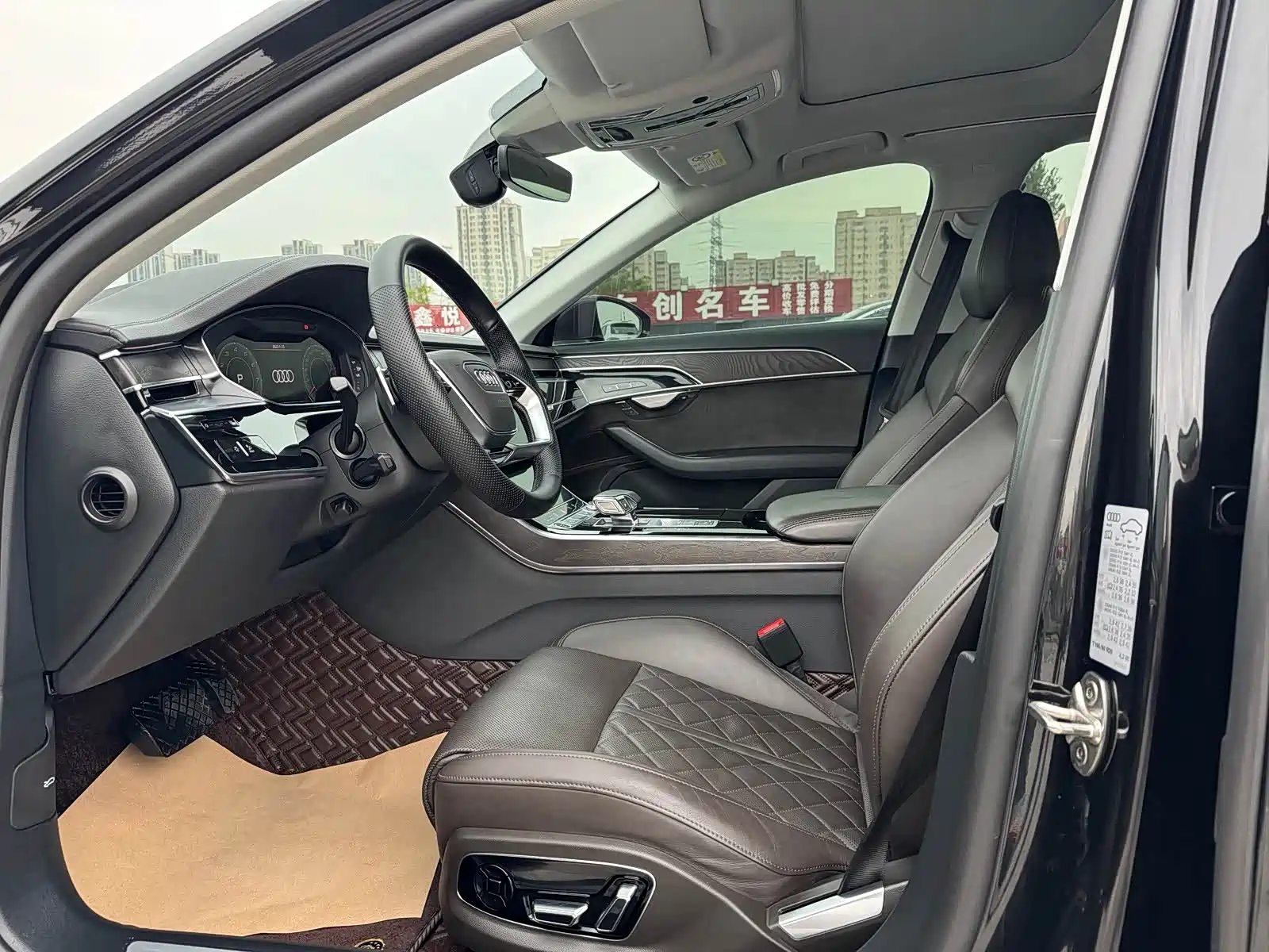 Фото 7 - Audi A8
