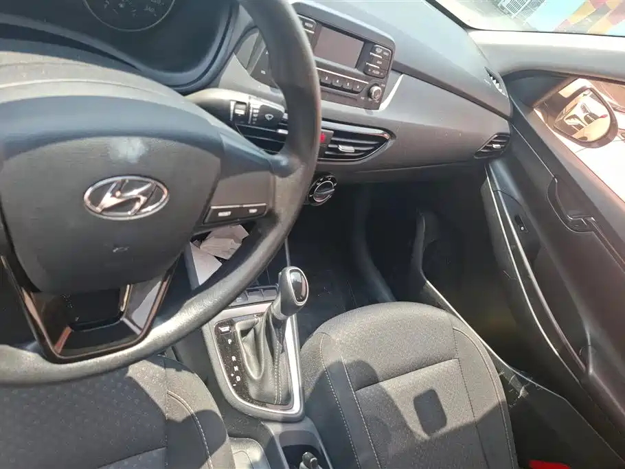 Hyundai Elantra 2020 1.6L Auto GL Pleasing Edition фото 13