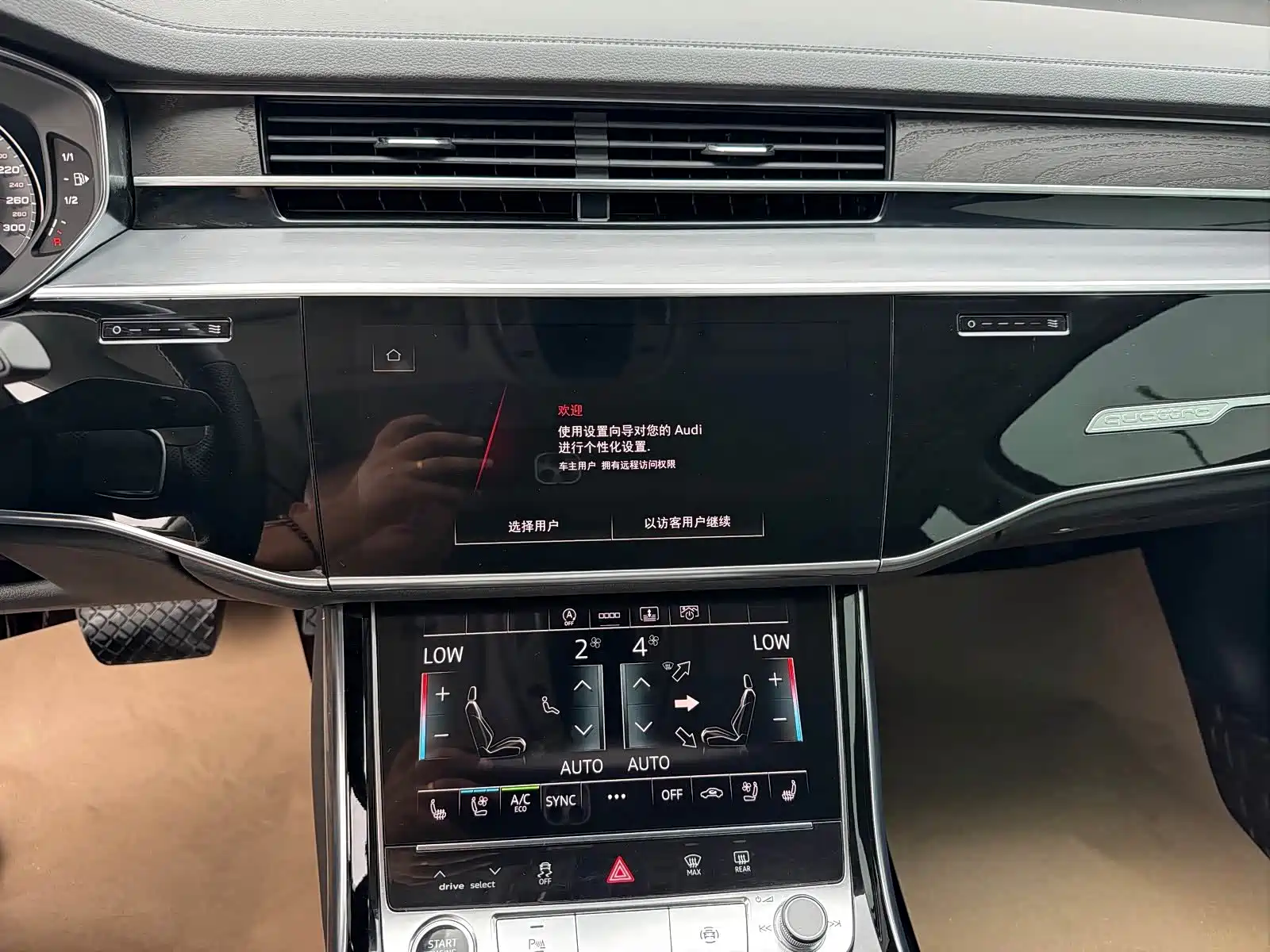 Фото 11 - Audi A8