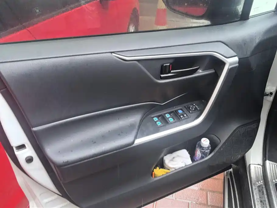 Toyota RAV4 Rongfang 2024 2.0L CVT FWD Urban Edition фото 7