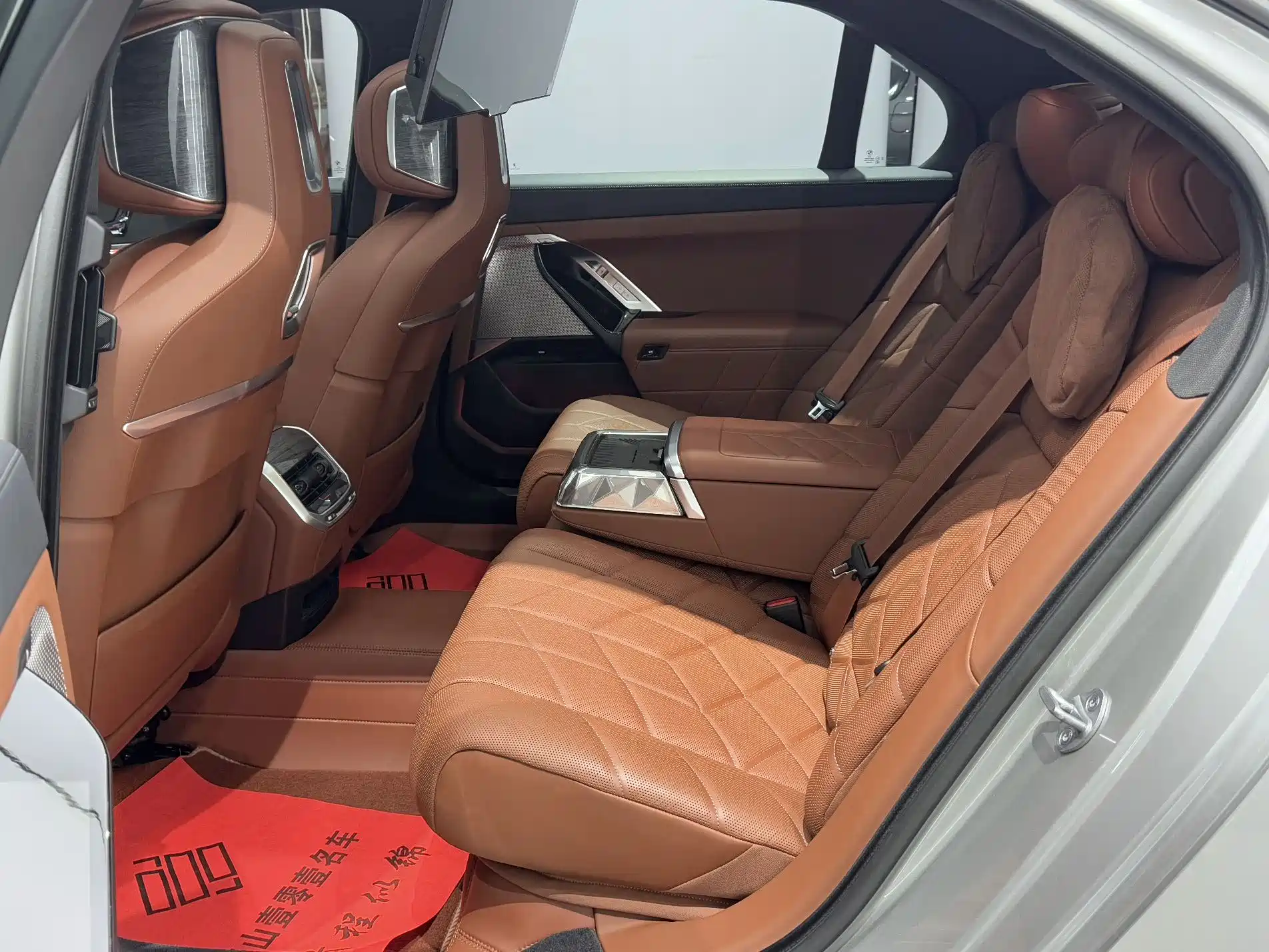 Фото 16 - BMW i7