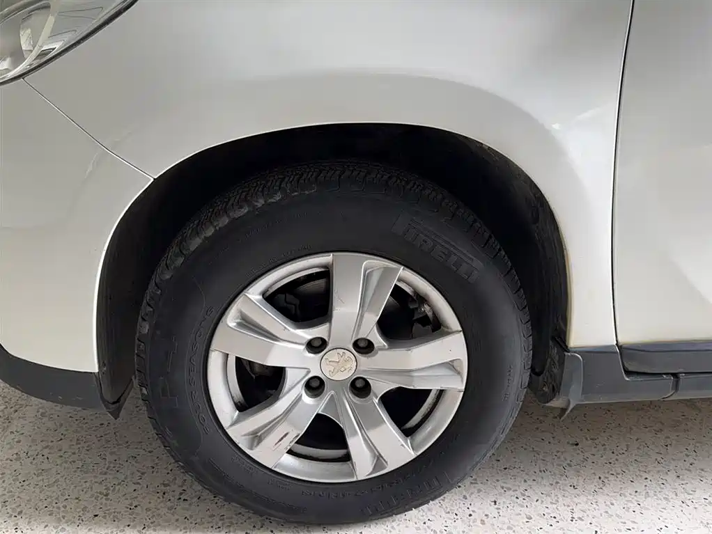 Peugeot 2008 2014 1.6L Automatic Trend Edition фото 15