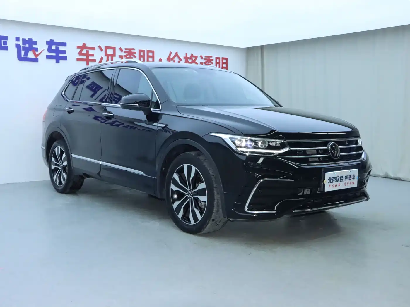 Volkswagen Tiguan L 2023 Facelift 380TSI Auto 4WD R-Line Cross Enjoy Edition 7-Seater фото 2