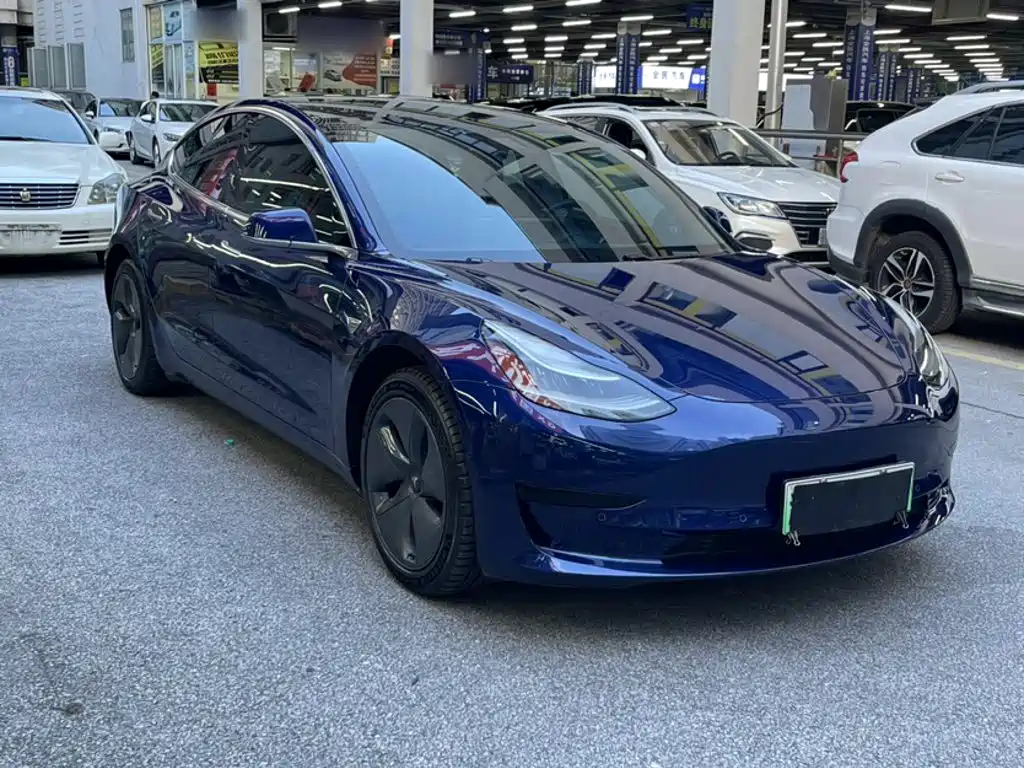 Фото 25 - Tesla Model 3