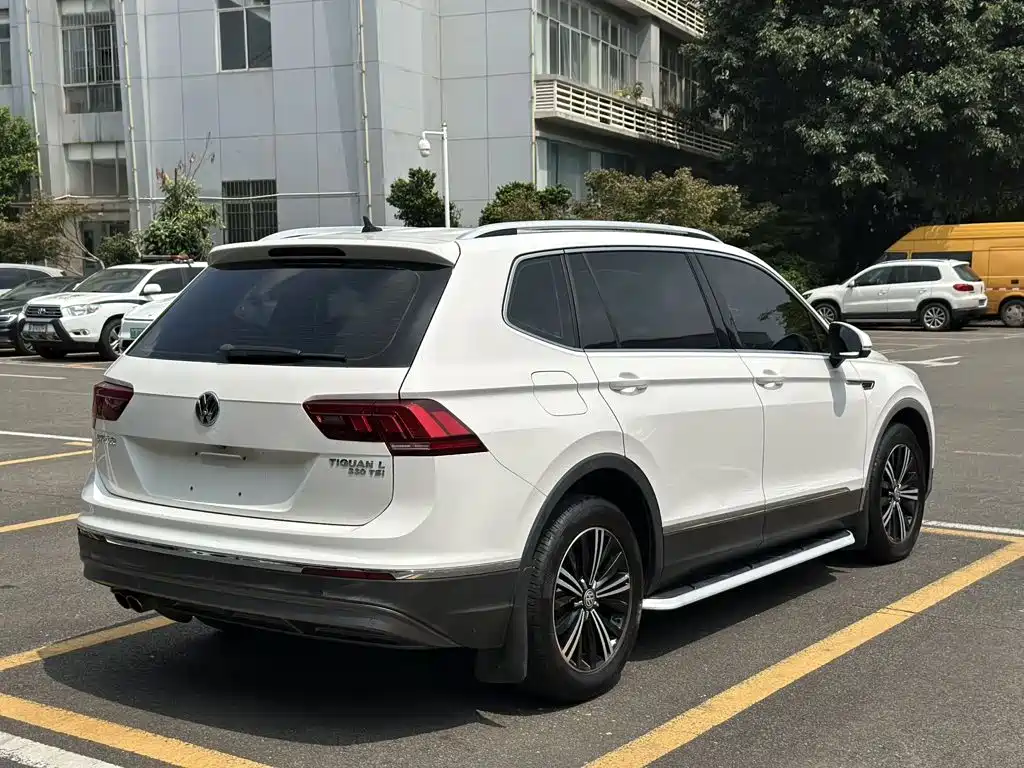 Фото 8 - Volkswagen Tiguan L