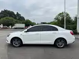 Фото 4 - Geely Emgrand