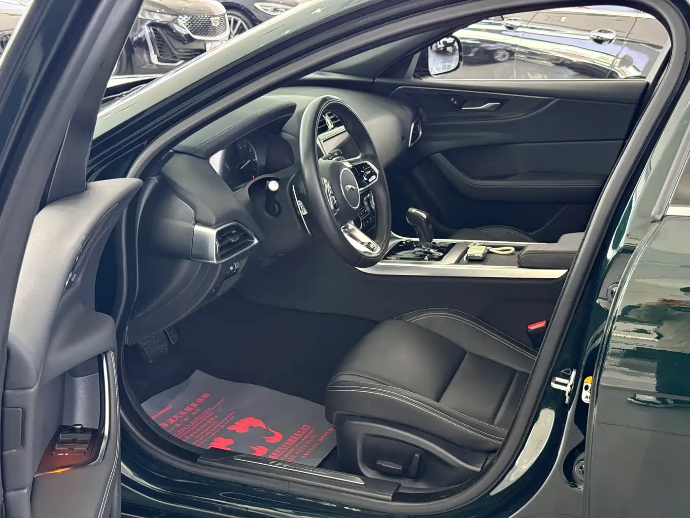 Photo 5 - Jaguar XEL