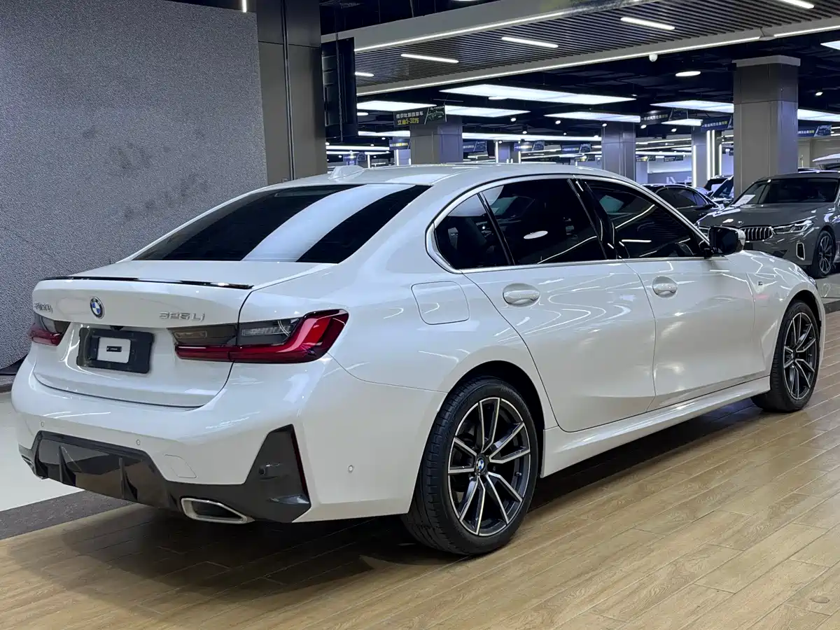 BMW 3 Series 2024 325Li M Sport Package фото 16