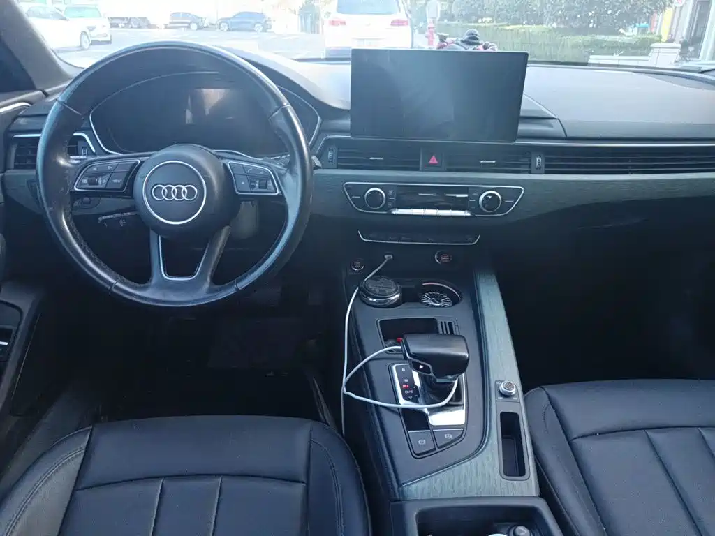 Фото 13 - Audi A4L