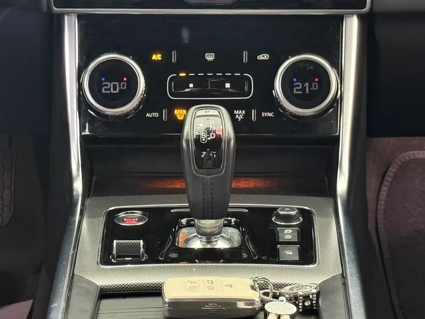 Photo 10 - Jaguar XEL