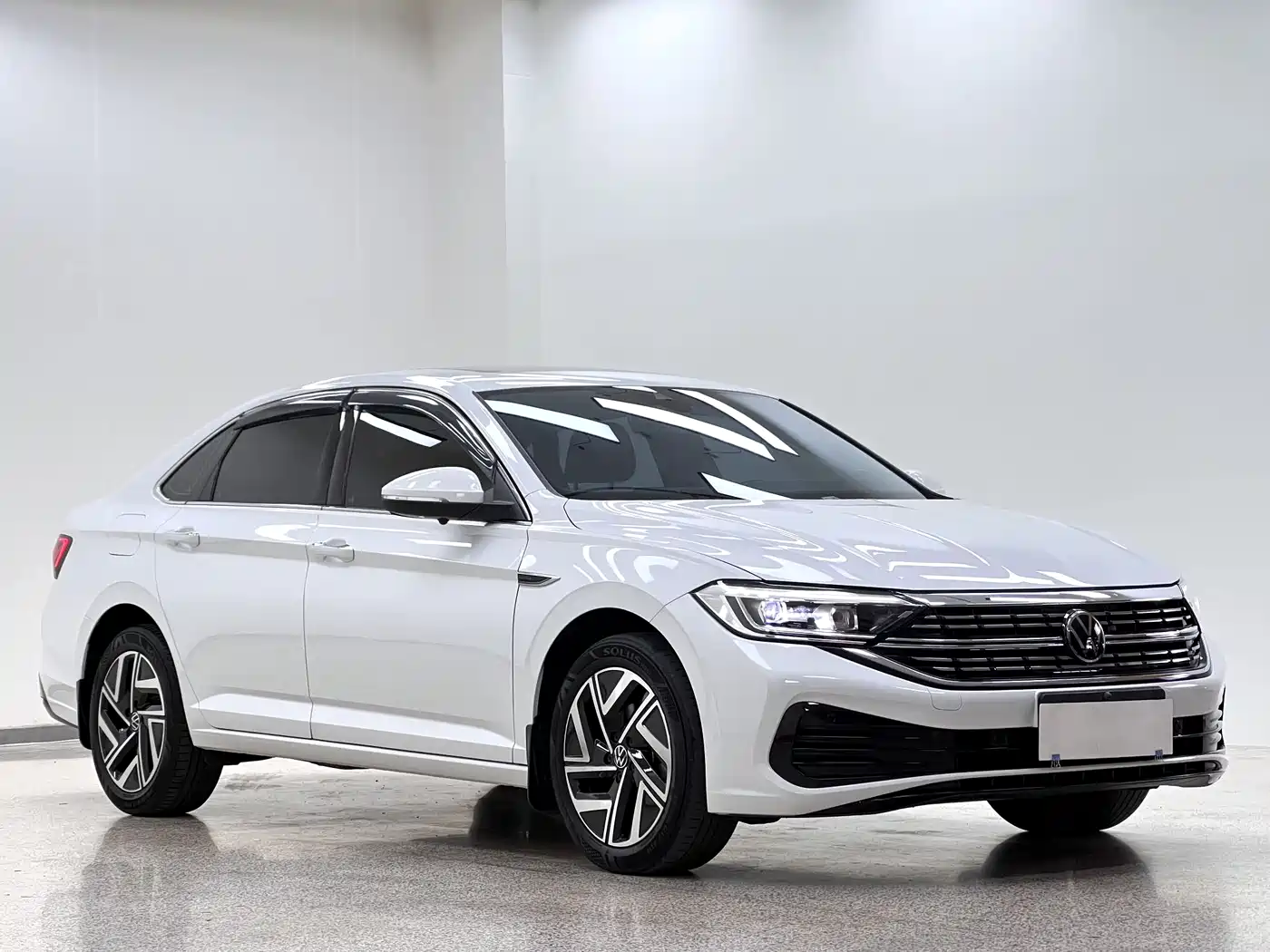 Volkswagen Sagitar 2023 300TSI DSG Surpassing Edition фото 3