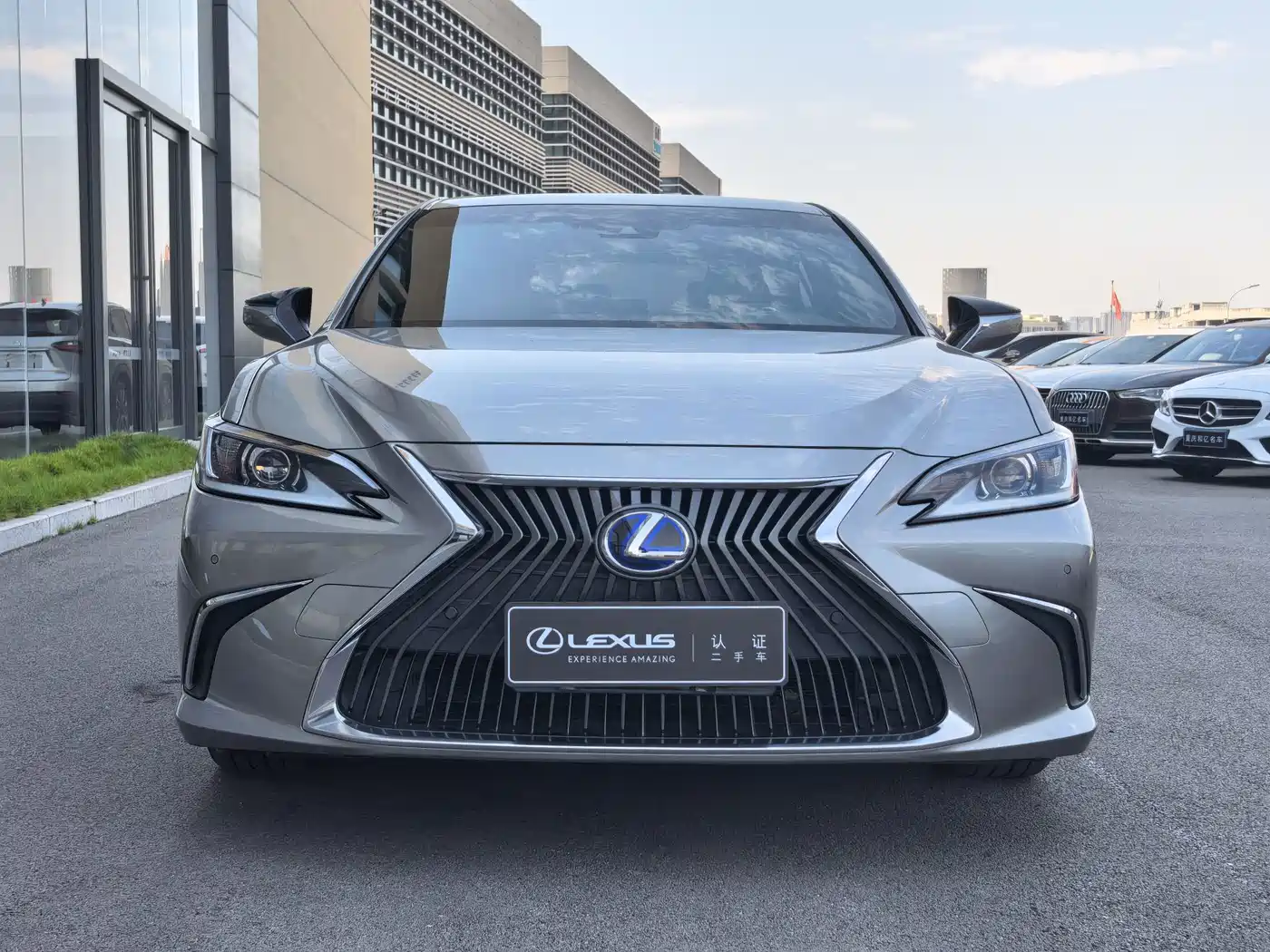 Фото 2 - Lexus ES