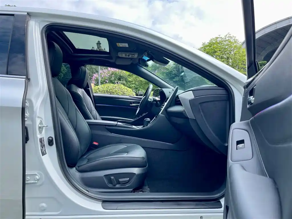 Toyota Avalon 2023 2.5L Luxury Edition фото 13