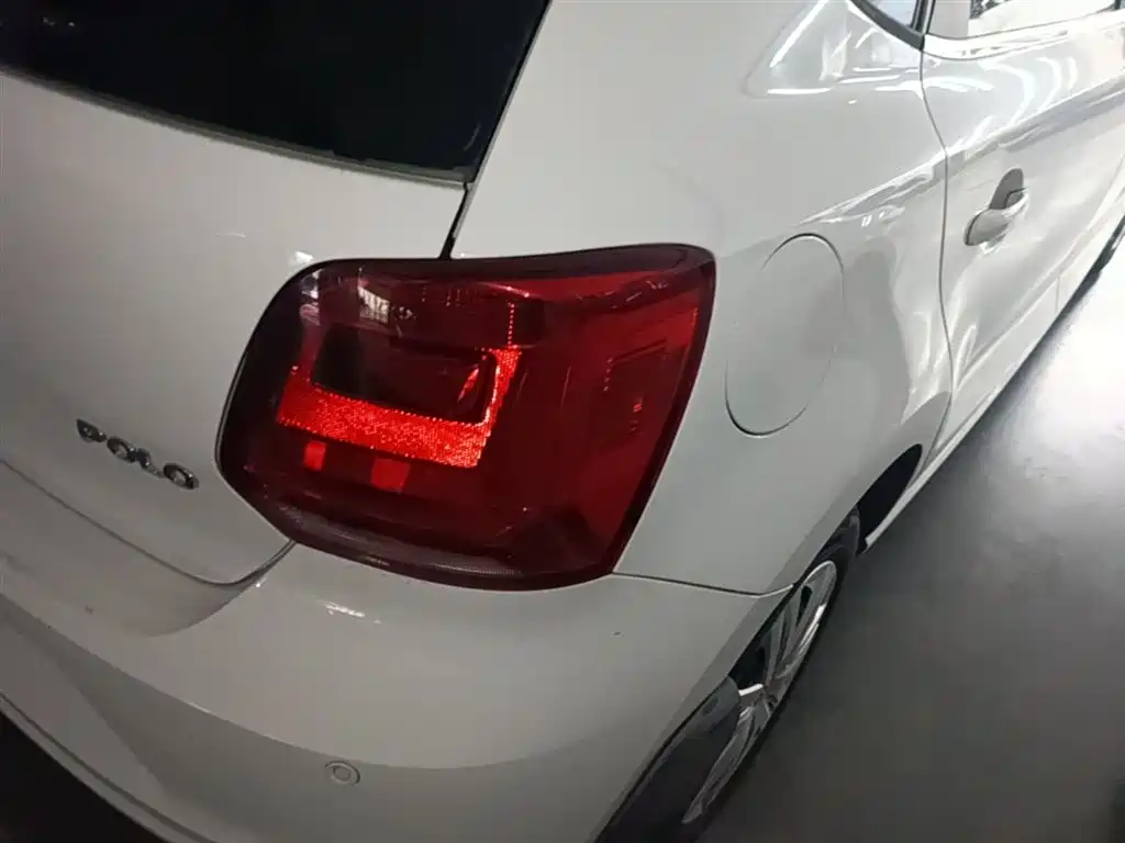 Volkswagen Polo 2016 1.4L Manual Trend фото 8