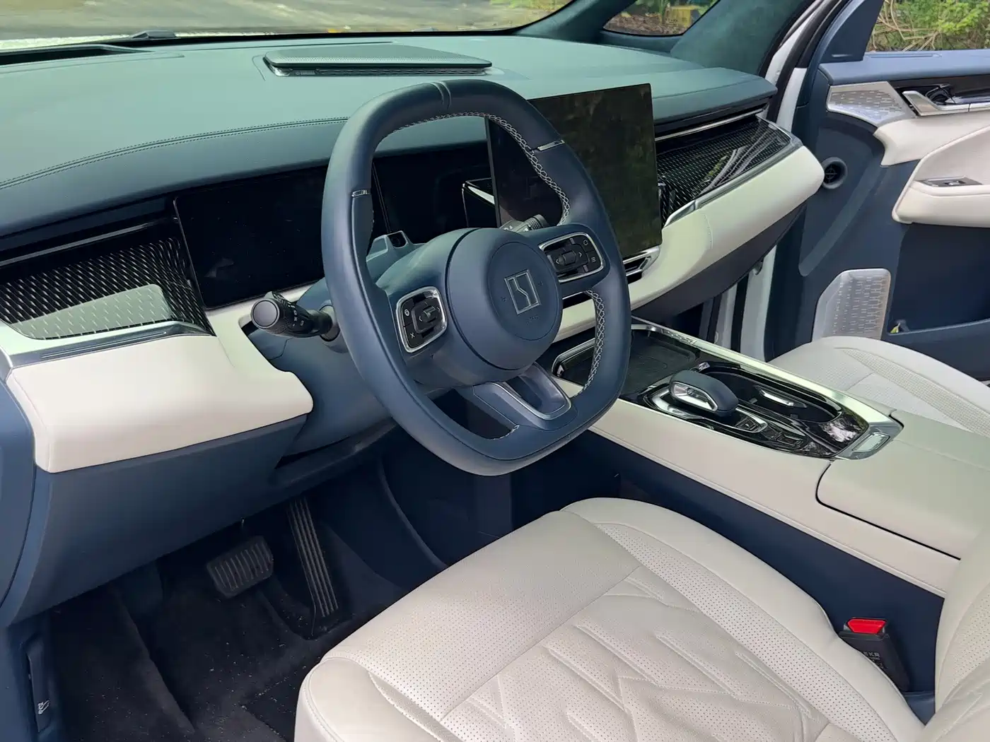 ZEEKR 009 2026 2024 6-seat Executive AWD 108kWh