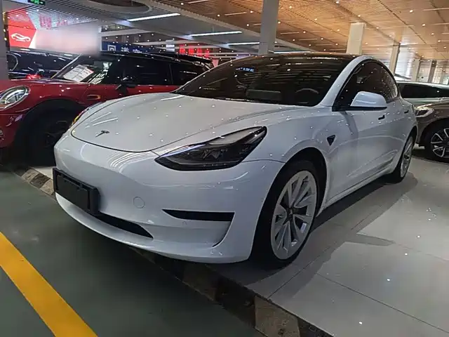 Tesla Model 3 Стандартный запас хода, задний привод, улучшенная
