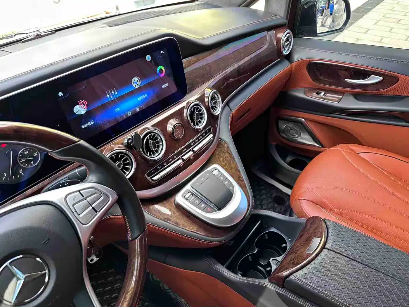 Mercedes-Benz Vito 2023 2.0T Elite 7-Seater фото 11